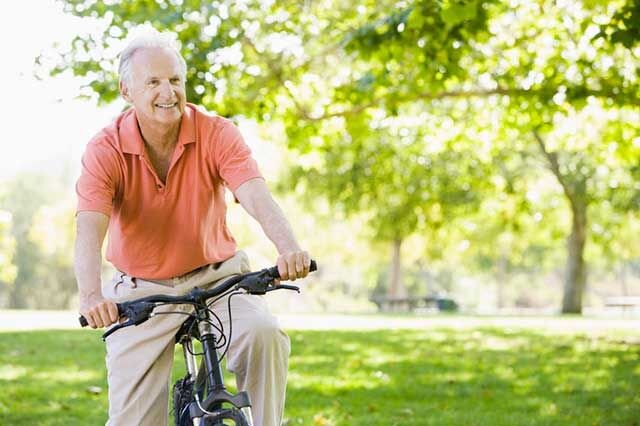 Radfahrer im Wald - Gesundheit und Sport