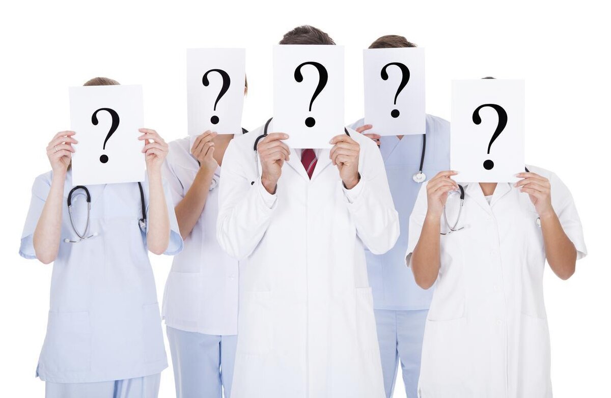 Mann macht Übungen auf einer Matte - Quelle Yandex Bilder